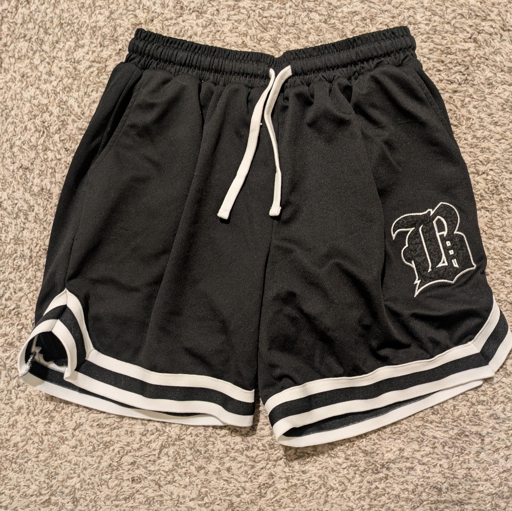 boohooMAN Loose Fit B Applique Mesh Short Length Basketball Short - Picture 4 of 8